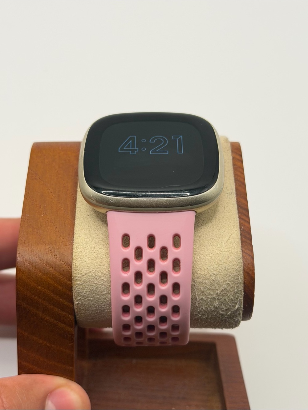 Fitbit Versa 3, Tested, Charger Included, Gold Casing, New Band - Picture 5 of 6